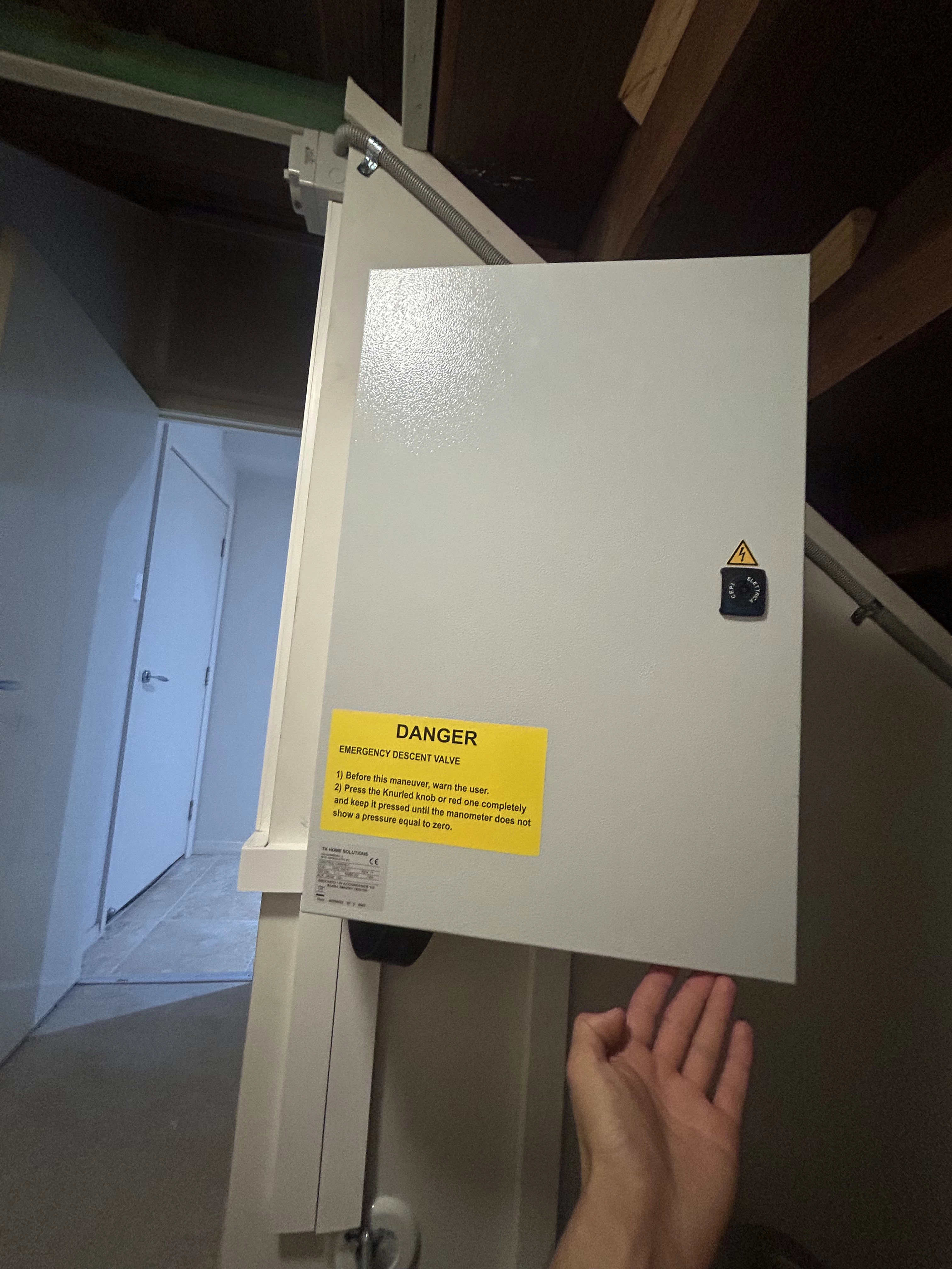 Lift cabin and control detailing